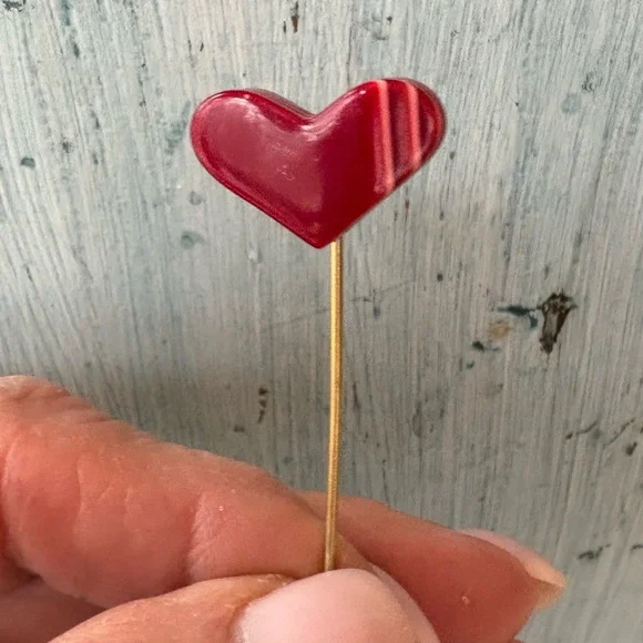 Pretty little gold stick pin with dark red heart, great Valentine’s Day gift - Picture 10 of 10